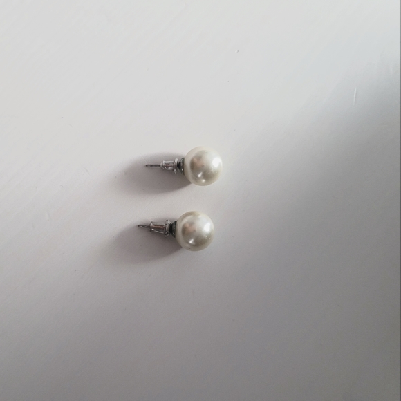 🎉Pearl Ball Studded Earrings - Picture 2 of 3